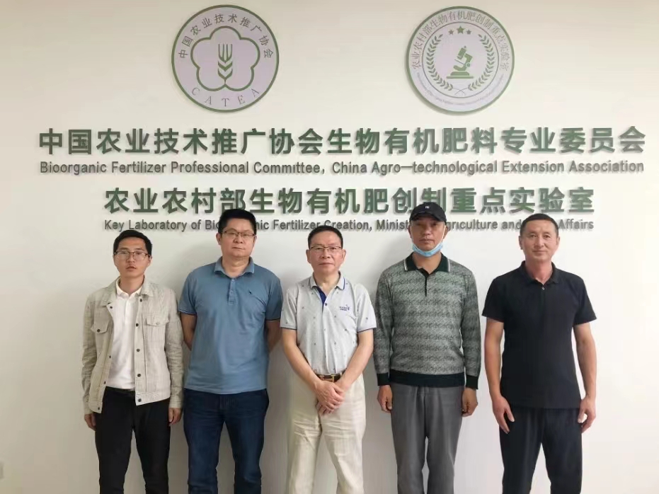 湖北尹吉甫鑫磊生物科技有限公司董事長赴湖北省農(nóng)業(yè)科學(xué)院重點(diǎn)實(shí)驗(yàn)室學(xué)習(xí)